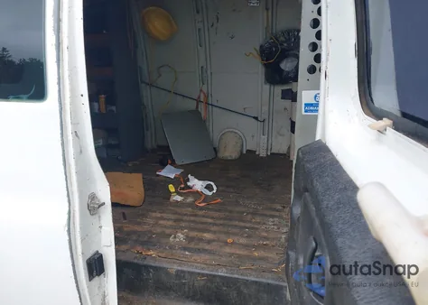 2005 Chevrolet Express from USA, damaged, VIN 1GCGG25V051140061